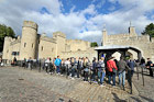 Londyn. Wejście na teren Tower of London. - foto: wnieznane.pl Londyn. Wejście na teren Tower of London. - foto: wnieznane.pl