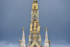 Londyn. Albert Memorial na tle ciemnych chmur - wspaniały pomnik upamiętniający księcia Alberta, stojący na terenie Kensington Gardens. - foto: wnieznane.pl Londyn. Albert Memorial na tle ciemnych chmur - wspaniały pomnik upamiętniający księcia Alberta, stojący na terenie Kensington Gardens. - foto: wnieznane.pl