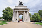 Londyn. Wellington Arch, zbudowany w XIX w. by uczcić zwycięstwa wojsk brytyjskich w wojnach napoleońskich. - foto: wnieznane.pl Londyn. Wellington Arch, zbudowany w XIX w. by uczcić zwycięstwa wojsk brytyjskich w wojnach napoleońskich. - foto: wnieznane.pl