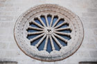 Czarnogóra. Kotor. Rzut oka na rozetę w kościole św. Trypuna. - foto: wnieznane.pl Czarnogóra. Kotor. Rzut oka na rozetę w kościole św. Trypuna. - foto: wnieznane.pl