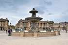Paryż. Efektowna, ale nieczynna fontanna na Place de la Concorde. - foto: wnieznane.pl Paryż. Efektowna, ale nieczynna fontanna na Place de la Concorde. - foto: wnieznane.pl