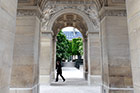 Paryż. Arc de Triomphe du Carrousel łączy Luwr z Jardin des Tuileries. - foto: wnieznane.pl Paryż. Arc de Triomphe du Carrousel łączy Luwr z Jardin des Tuileries. - foto: wnieznane.pl