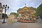 Paryż. Karuzela na placu przy Hotel de Ville. - foto: wnieznane.pl Paryż. Karuzela na placu przy Hotel de Ville. - foto: wnieznane.pl
