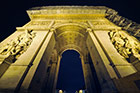 Paryż. Oświetlony Łuk Triumfalny. - foto: wnieznane.pl Paryż. Oświetlony Łuk Triumfalny. - foto: wnieznane.pl