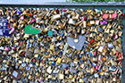 Paryż. Miliony kłódek na Pont des Arts. - foto: wnieznane.pl Paryż. Miliony kłódek na Pont des Arts. - foto: wnieznane.pl