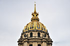 Paryż. Złota kopuła Dome des Invalides, w której pochowany został Napoleon. - foto: wnieznane.pl Paryż. Złota kopuła Dome des Invalides, w której pochowany został Napoleon. - foto: wnieznane.pl