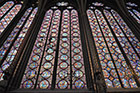 Paryż. Ogromne witraże w Sainte Chapelle. - foto: wnieznane.pl Paryż. Ogromne witraże w Sainte Chapelle. - foto: wnieznane.pl