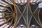 Paryż. Efektowne sklepienie w Sainte Chapelle. - foto: wnieznane.pl Paryż. Efektowne sklepienie w Sainte Chapelle. - foto: wnieznane.pl