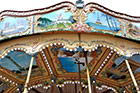 Paryż. Pięknie zdobiona karuzela dla dzieci. - foto: wnieznane.pl Paryż. Pięknie zdobiona karuzela dla dzieci. - foto: wnieznane.pl