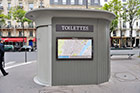 Paryż. Jedna z wielu toalet publicznych w Paryżu. - foto: wnieznane.pl Paryż. Jedna z wielu toalet publicznych w Paryżu. - foto: wnieznane.pl