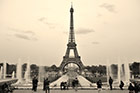 Paryż. Wieża Eiffla jak ze starej pocztówki. - foto: wnieznane.pl Paryż. Wieża Eiffla jak ze starej pocztówki. - foto: wnieznane.pl