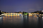 Paryż wieczorem. Oświetlony Pont Neuf i Ile de la Cite. - foto: wnieznane.pl Paryż wieczorem. Oświetlony Pont Neuf i Ile de la Cite. - foto: wnieznane.pl