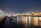 Dublin. Dla takich widoków warto przyjść po zmroku na Seán O'Casey Bridge. - foto: wnieznane.pl Dublin. Dla takich widoków warto przyjść po zmroku na Seán O'Casey Bridge. - foto: wnieznane.pl