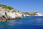 Zakynthos. Wybrzeże w okolicach Skinari - najdalej wysuniętego na północ końca wyspy. - foto: wnieznane.pl Zakynthos. Wybrzeże w okolicach Skinari - najdalej wysuniętego na północ końca wyspy. - foto: wnieznane.pl