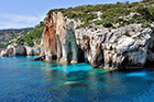 Zakynthos. Błękitne Groty Skinari - klif, jaskinie i podwodne skały. - foto: wnieznane.pl Zakynthos. Błękitne Groty Skinari - klif, jaskinie i podwodne skały. - foto: wnieznane.pl