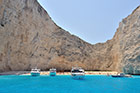 Zakynthos. Zatoka Wraku (Navagio) jest naprawdę imponująca, a błękitna woda i wysokie klify zachwycą każdego. - foto: wnieznane.pl Zakynthos. Zatoka Wraku (Navagio) jest naprawdę imponująca, a błękitna woda i wysokie klify zachwycą każdego. - foto: wnieznane.pl