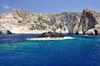 Zakynthos. Zachodnie wybrzeże wyspy to wysokie klify i malownicze zatoczki z porcikami . - foto: wnieznane.pl Zakynthos. Zachodnie wybrzeże wyspy to wysokie klify i malownicze zatoczki z porcikami . - foto: wnieznane.pl