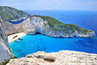 Zakynthos. Plaża i Zatoka Wraku (Navagio) widziane z klifu. - foto: wnieznane.pl Zakynthos. Plaża i Zatoka Wraku (Navagio) widziane z klifu. - foto: wnieznane.pl