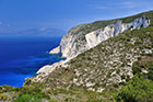 Zakynthos. Wspaniałe klify górujące nad Zatoką Wraku. - foto: wnieznane.pl Zakynthos. Wspaniałe klify górujące nad Zatoką Wraku. - foto: wnieznane.pl
