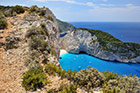 Zakynthos. Plaża i Zatoka Wraku (Navagio) widziane z klifu. - foto: wnieznane.pl Zakynthos. Plaża i Zatoka Wraku (Navagio) widziane z klifu. - foto: wnieznane.pl