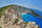 Zakynthos. Plaża i Zatoka Wraku (Navagio) widziane z klifu. - foto: wnieznane.pl Zakynthos. Plaża i Zatoka Wraku (Navagio) widziane z klifu. - foto: wnieznane.pl