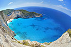 Zakynthos. Plaża i Zatoka Wraku (Navagio) widziane z klifu. - foto: wnieznane.pl Zakynthos. Plaża i Zatoka Wraku (Navagio) widziane z klifu. - foto: wnieznane.pl