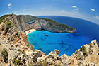 Zakynthos. Plaża i Zatoka Wraku (Navagio) widziane z klifu. - foto: wnieznane.pl Zakynthos. Plaża i Zatoka Wraku (Navagio) widziane z klifu. - foto: wnieznane.pl