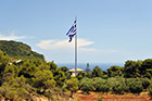Zakynthos. Największa grecka flaga na świecie znajduje się w okolicach Keri. - foto: wnieznane.pl Zakynthos. Największa grecka flaga na świecie znajduje się w okolicach Keri. - foto: wnieznane.pl