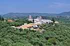 Zakynthos. Klasztor Panagia Eleftherotria otacza mnóstwo zieleni. - foto: wnieznane.pl Zakynthos. Klasztor Panagia Eleftherotria otacza mnóstwo zieleni. - foto: wnieznane.pl
