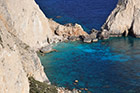 Zakynthos, Keri. Widzicie ogromnego żółwia w wodzie...? - foto: wnieznane.pl Zakynthos, Keri. Widzicie ogromnego żółwia w wodzie...? - foto: wnieznane.pl