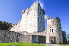 Irlandia. Ross Castle, czyli ostatnia twierdza dająca opór Oliverowi Cromwellowi w czasie XVII-wiecznej kampanii. - foto: wnieznane.pl Irlandia. Ross Castle, czyli ostatnia twierdza dająca opór Oliverowi Cromwellowi w czasie XVII-wiecznej kampanii. - foto: wnieznane.pl