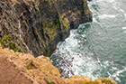 Irlandia. Cliffs of Moher. Takie widoki, tylko po przekroczeniu barierki. - foto: wnieznane.pl Irlandia. Cliffs of Moher. Takie widoki, tylko po przekroczeniu barierki. - foto: wnieznane.pl