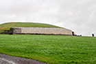 Irlandia. Newgrange, czyli grobowiec o średnicy 76 metrów. - foto: wnieznane.pl Irlandia. Newgrange, czyli grobowiec o średnicy 76 metrów. - foto: wnieznane.pl