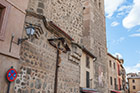 Toledo. Niepozorna fasada i wysoka wieża kościelna - Iglesia de Santo Tome. - foto: wnieznane.pl Toledo. Niepozorna fasada i wysoka wieża kościelna - Iglesia de Santo Tome. - foto: wnieznane.pl