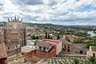Toledo. Widok od strony Monasterio de San Juan de los Reyes na okoliczne wzgórza. - foto: wnieznane.pl Toledo. Widok od strony Monasterio de San Juan de los Reyes na okoliczne wzgórza. - foto: wnieznane.pl