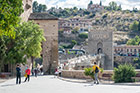 Toledo. Zejście z górnego miasta do mostu Puente de San Martin. - foto: wnieznane.pl Toledo. Zejście z górnego miasta do mostu Puente de San Martin. - foto: wnieznane.pl