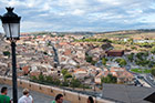 Toledo. Widok na nową część miasta, położoną za murami w dole. - foto: wnieznane.pl Toledo. Widok na nową część miasta, położoną za murami w dole. - foto: wnieznane.pl