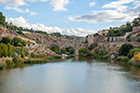 Toledo. Rzeka Tajo (Tag) i jeden z zabytkowych mostów - Puente de Alcantara. - foto: wnieznane.pl Toledo. Rzeka Tajo (Tag) i jeden z zabytkowych mostów - Puente de Alcantara. - foto: wnieznane.pl