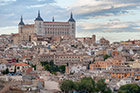 Toledo. Panorama miasta z wyróżniającym się budynkiem Alcazar. - foto: wnieznane.pl Toledo. Panorama miasta z wyróżniającym się budynkiem Alcazar. - foto: wnieznane.pl