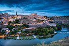 Toledo nocą. Wspaniała panorama miasta. Wyróżniają się Alcazar i katedra. - foto: wnieznane.pl Toledo nocą. Wspaniała panorama miasta. Wyróżniają się Alcazar i katedra. - foto: wnieznane.pl