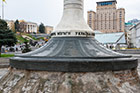 Kijów, Plac Niepodległości (Majdan Nezałeżnosti). Zniszczony cokół pomnika. - foto: wnieznane.pl Kijów, Plac Niepodległości (Majdan Nezałeżnosti). Zniszczony cokół pomnika. - foto: wnieznane.pl