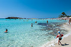 Cypr latem. Nissi Beach to jedna z najpiękniejszych plaż na wyspie. - foto: wnieznane.pl Cypr latem. Nissi Beach to jedna z najpiękniejszych plaż na wyspie. - foto: wnieznane.pl