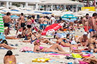 Cypr latem. Nissi Beach latem przyciąga tłumy. - foto: wnieznane.pl Cypr latem. Nissi Beach latem przyciąga tłumy. - foto: wnieznane.pl