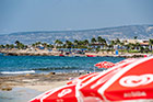 Cypr latem. Plaża Faros Beach w Pafos. - foto: wnieznane.pl Cypr latem. Plaża Faros Beach w Pafos. - foto: wnieznane.pl