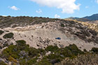 Cypr latem. Przewyższenia, skały i niska roślinność to typowy krajobraz Półwyspu Akamas. - foto: wnieznane.pl Cypr latem. Przewyższenia, skały i niska roślinność to typowy krajobraz Półwyspu Akamas. - foto: wnieznane.pl