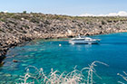Cypr latem. Wokół Cape Greko zlokalizowanych jest kilka ciekawych miejsc do nurkowania z łodzi. - foto: wnieznane.pl Cypr latem. Wokół Cape Greko zlokalizowanych jest kilka ciekawych miejsc do nurkowania z łodzi. - foto: wnieznane.pl
