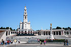 Fatima. Dwa razy w roku plac Sanktuarium Matki Bożej Fatimskiej zapełnia się tysiącami wiernych. - foto: wnieznane.pl Fatima. Dwa razy w roku plac Sanktuarium Matki Bożej Fatimskiej zapełnia się tysiącami wiernych. - foto: wnieznane.pl