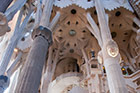 Barcelona. Sagrada Familia i jej masywne filary. - foto: wnieznane.pl Barcelona. Sagrada Familia i jej masywne filary. - foto: wnieznane.pl