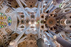 Barcelona. Sagrada Familia. Sklepienie w całej okazałości. - foto: wnieznane.pl Barcelona. Sagrada Familia. Sklepienie w całej okazałości. - foto: wnieznane.pl