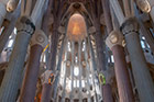 Barcelona. Sagrada Familia. Kształ i forma filarów była inspirowana przez naturę. - foto: wnieznane.pl Barcelona. Sagrada Familia. Kształ i forma filarów była inspirowana przez naturę. - foto: wnieznane.pl